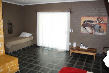 Отель Roy S Rest Camp