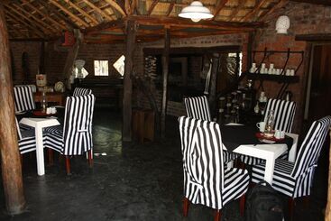هتل Roy S Rest Camp