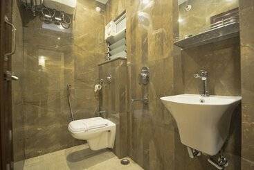 هتل Silver Crescent By Oyo Rooms