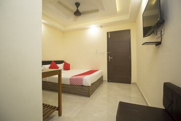 هتل Silver Crescent By Oyo Rooms