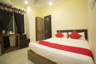 هتل Silver Crescent By Oyo Rooms