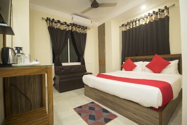 هتل Silver Crescent By Oyo Rooms