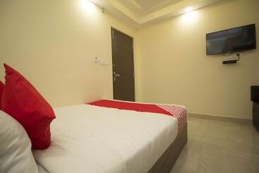 هتل Silver Crescent By Oyo Rooms