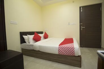 هتل Silver Crescent By Oyo Rooms