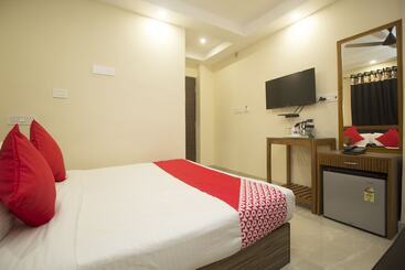 هتل Silver Crescent By Oyo Rooms