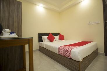 هتل Silver Crescent By Oyo Rooms