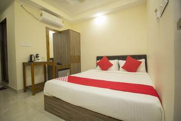 هتل Silver Crescent By Oyo Rooms