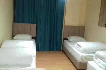 Karyola Otel   Caters To Men