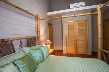 پانسیون Springwater Resorts