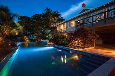 پانسیون Springwater Resorts