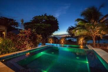 پانسیون Springwater Resorts