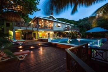 پانسیون Springwater Resorts