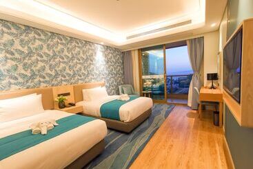 Emerald Bay Hotel Fuxian Lake
