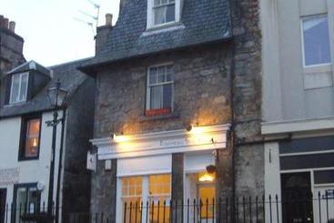 여관 Ravenous Beastie