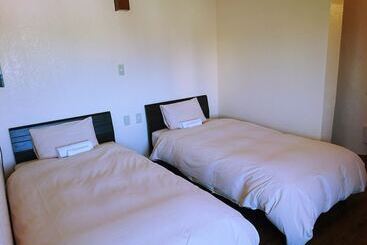 בית מלון כפרי Eef Condominium Kumejima