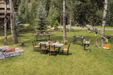 هتل Eleven Taylor River Lodge