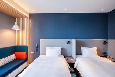 هتل Holiday Inn Express Yantai Fulai