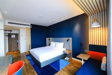 هتل Holiday Inn Express Yantai Fulai