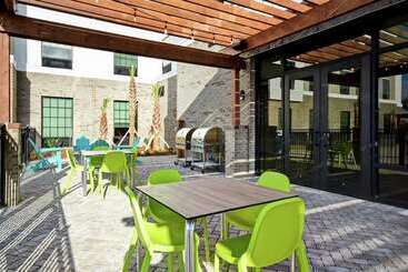 هتل Home2 Suites By Hilton Jekyll Island