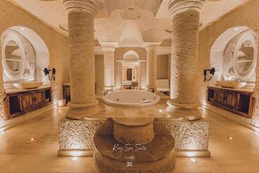 هتل Nino Cave Suites