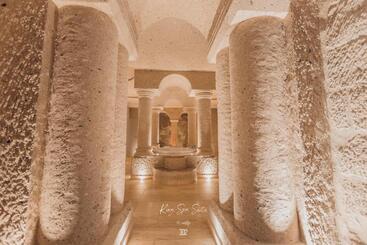 هتل Nino Cave Suites