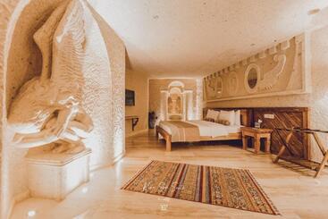 هتل Nino Cave Suites