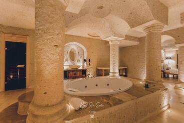 هتل Nino Cave Suites
