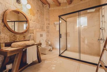 هتل Nino Cave Suites