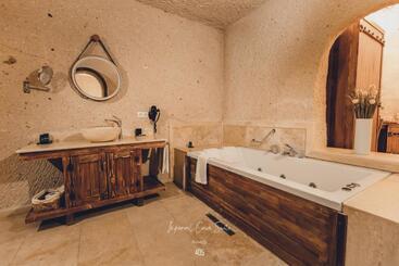 هتل Nino Cave Suites