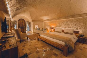 هتل Nino Cave Suites