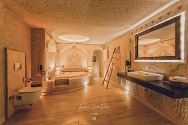 هتل Nino Cave Suites