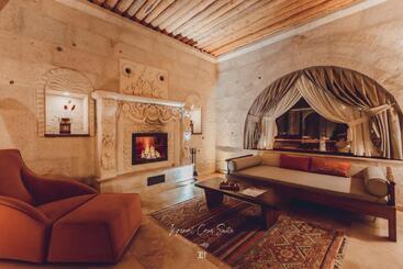 هتل Nino Cave Suites