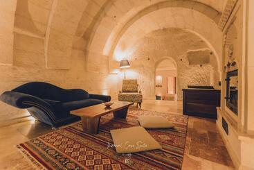 هتل Nino Cave Suites
