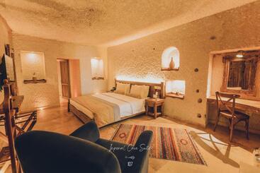 هتل Nino Cave Suites
