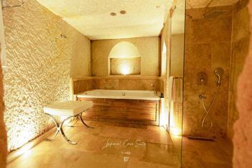 هتل Nino Cave Suites