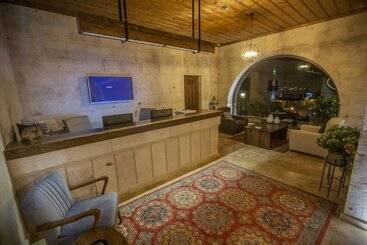 هتل Nino Cave Suites