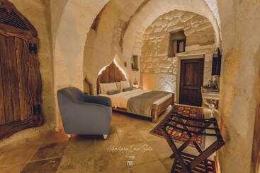 هتل Nino Cave Suites
