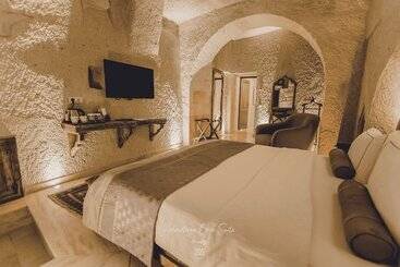 هتل Nino Cave Suites