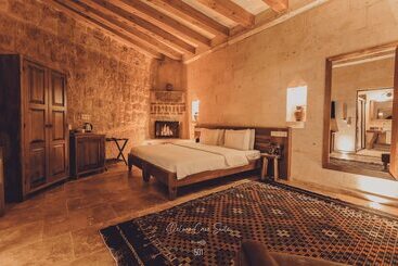 هتل Nino Cave Suites