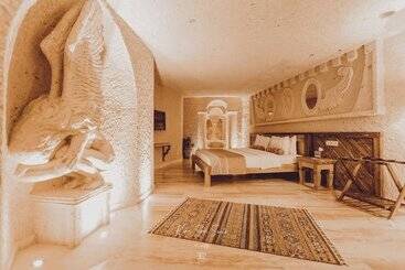 هتل Nino Cave Suites