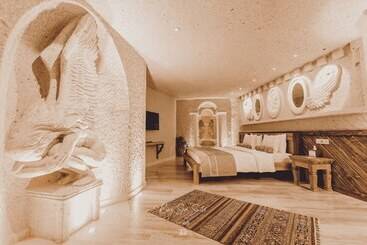 هتل Nino Cave Suites