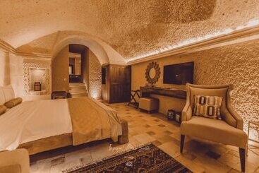 هتل Nino Cave Suites