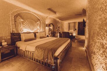 هتل Nino Cave Suites