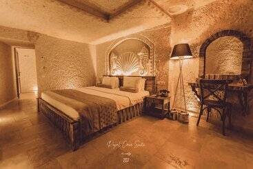 هتل Nino Cave Suites