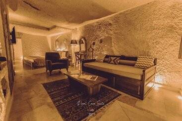 هتل Nino Cave Suites