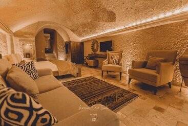 هتل Nino Cave Suites