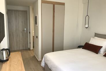 The City Hotel & Suites