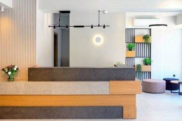 The City Hotel & Suites
