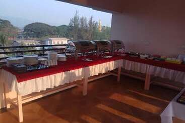 Peach Hotel Inle