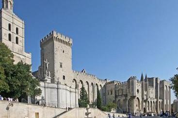 بنسيون La Conciergerie